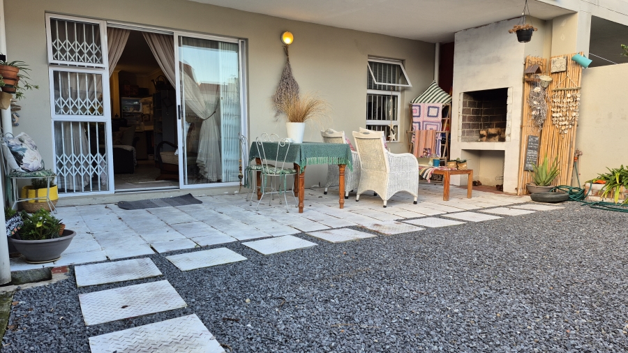 2 Bedroom Property for Sale in Whispering Pines Western Cape